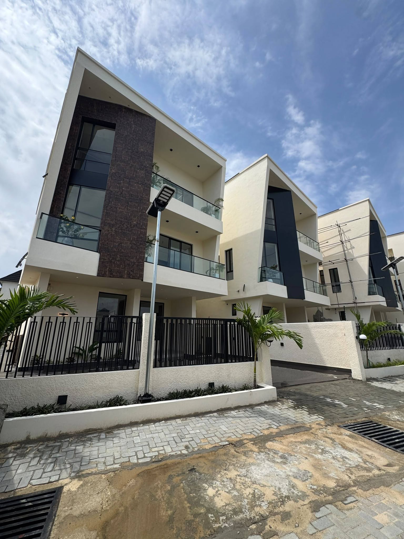 FOR SALE | LUXURY 5-BEDROOM DETACHED DUPLEX WITH BQ, SWIMMING POOL &amp; CINEMA
