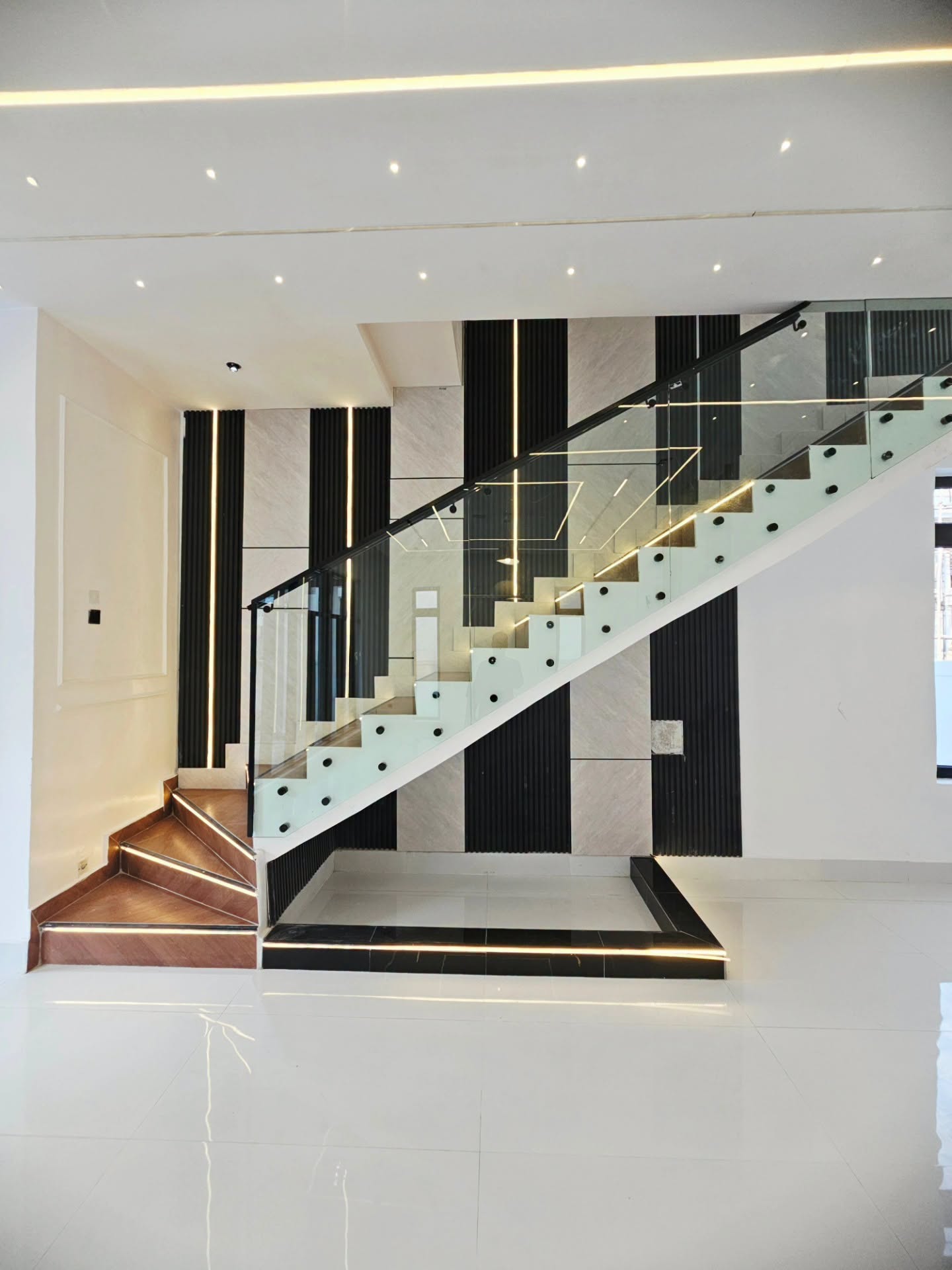 4 BEDROOM FULLY  DETACHED HOME FOR SALE