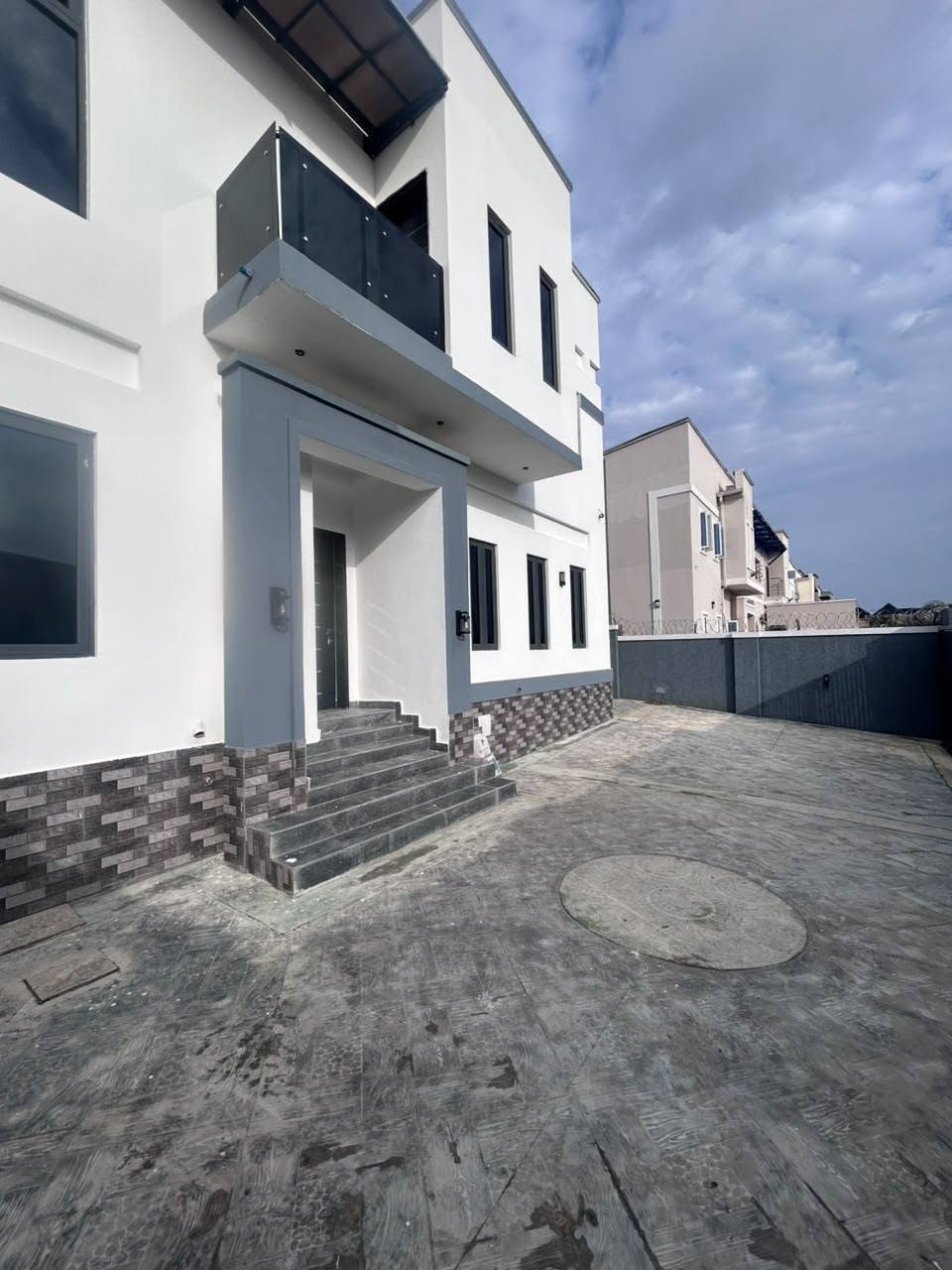 4BEDROOM SEMI-DETACHED DUPLEX + BQ